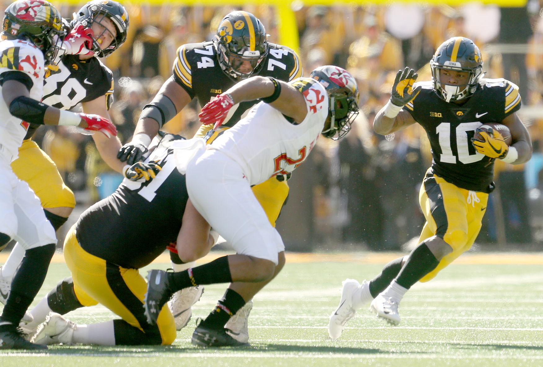 102018-Iowa-Maryland FB-026